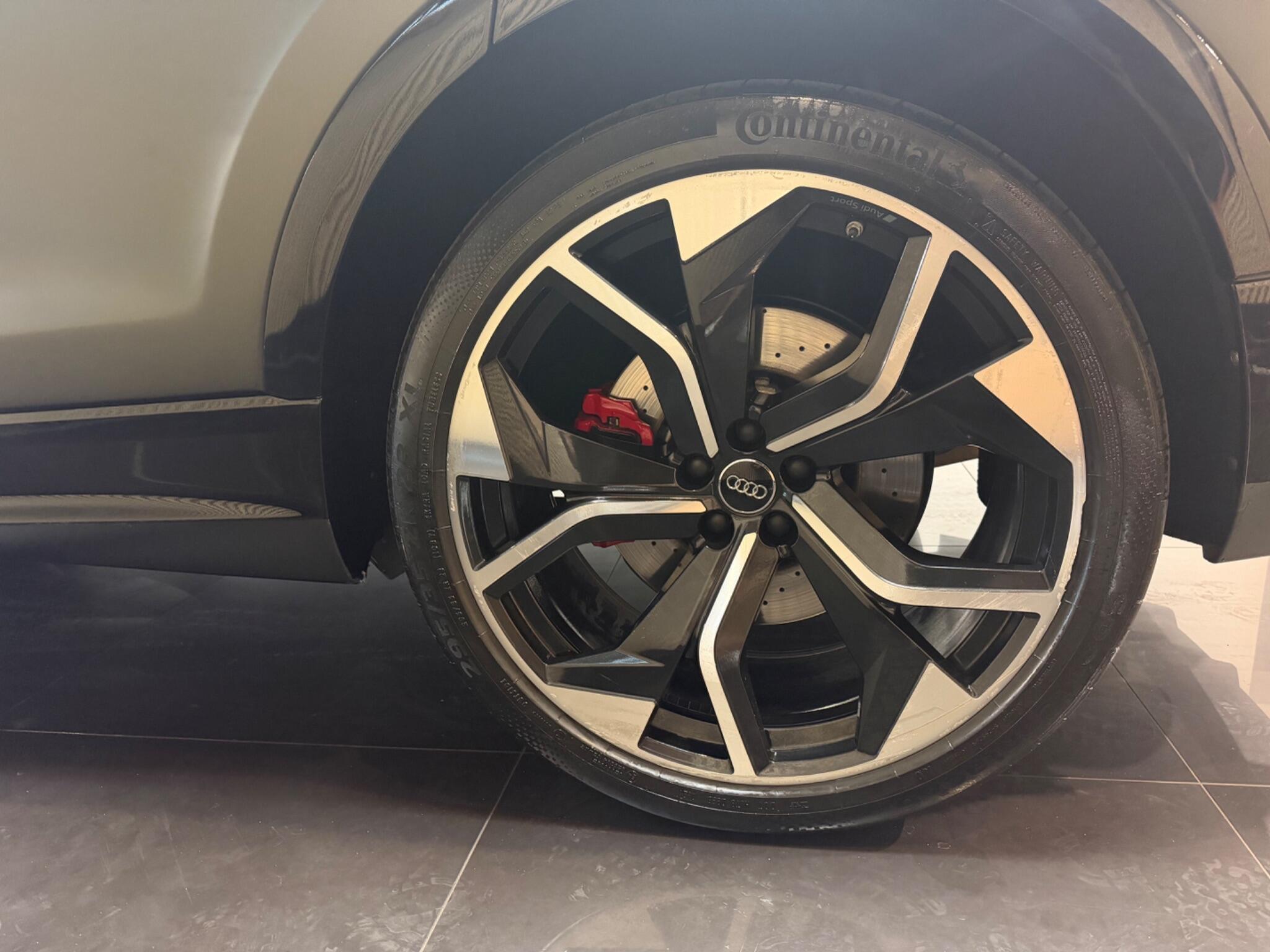 Audi RSQ8